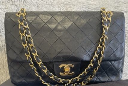 Chanel shoulder bag black
