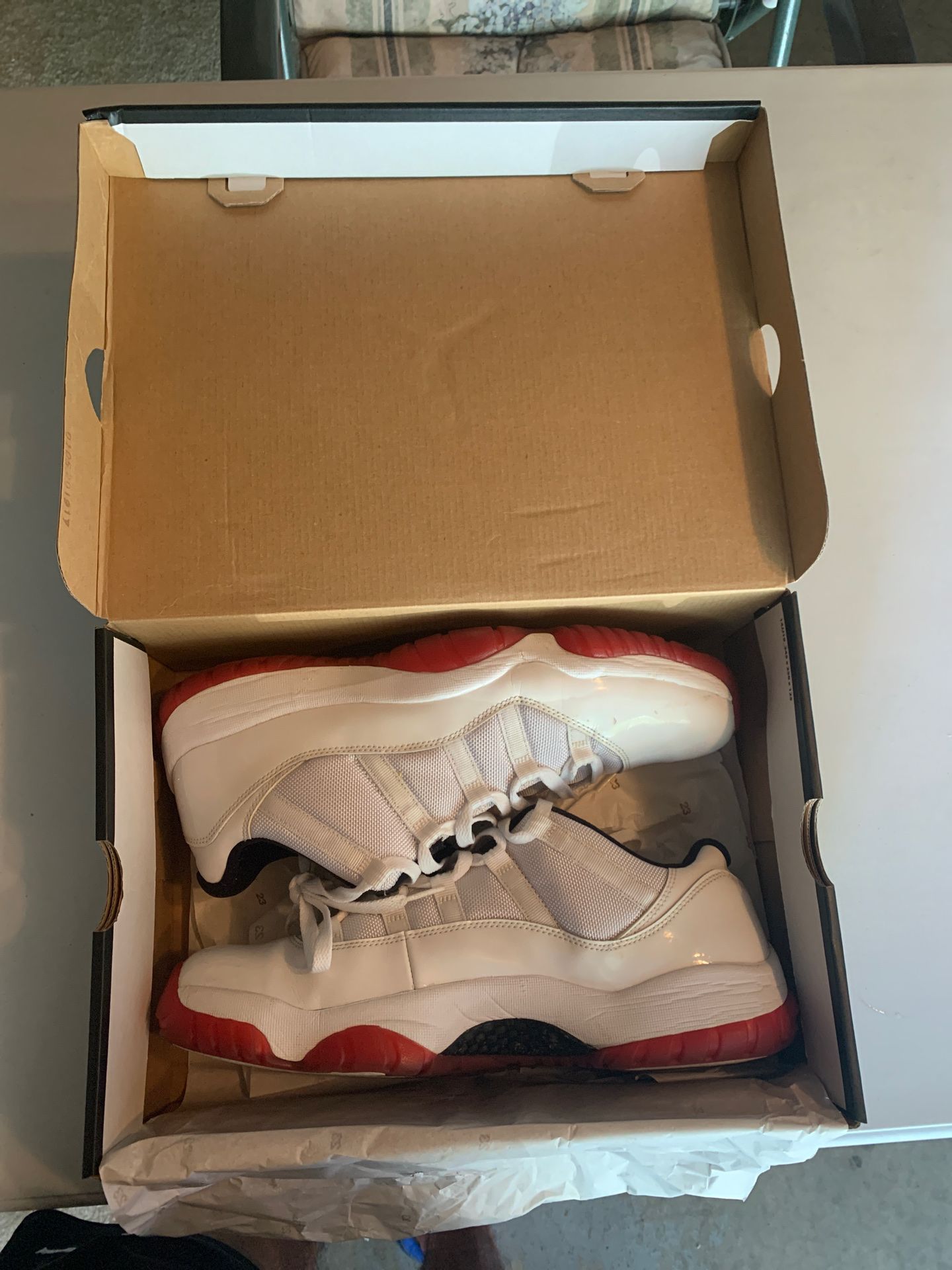 Cherry bottom 11s size 13