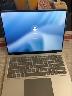 Microsoft Surface Laptop 7 13.8” - Snapdragon X Plus, 16GB RAM, 256GB SSD