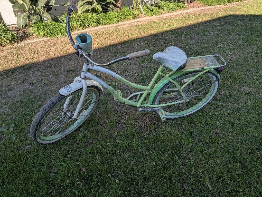 ⭐$75 Green & White Good Condition Women's Beach Cruiser Bike 26inch