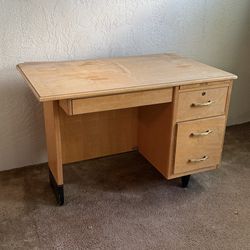 Vintage office desk (light wood)