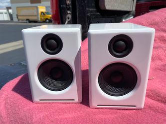 Monitor speakers home speakers monitor speakers UNTESTED!!! MAKE AN OFFER!