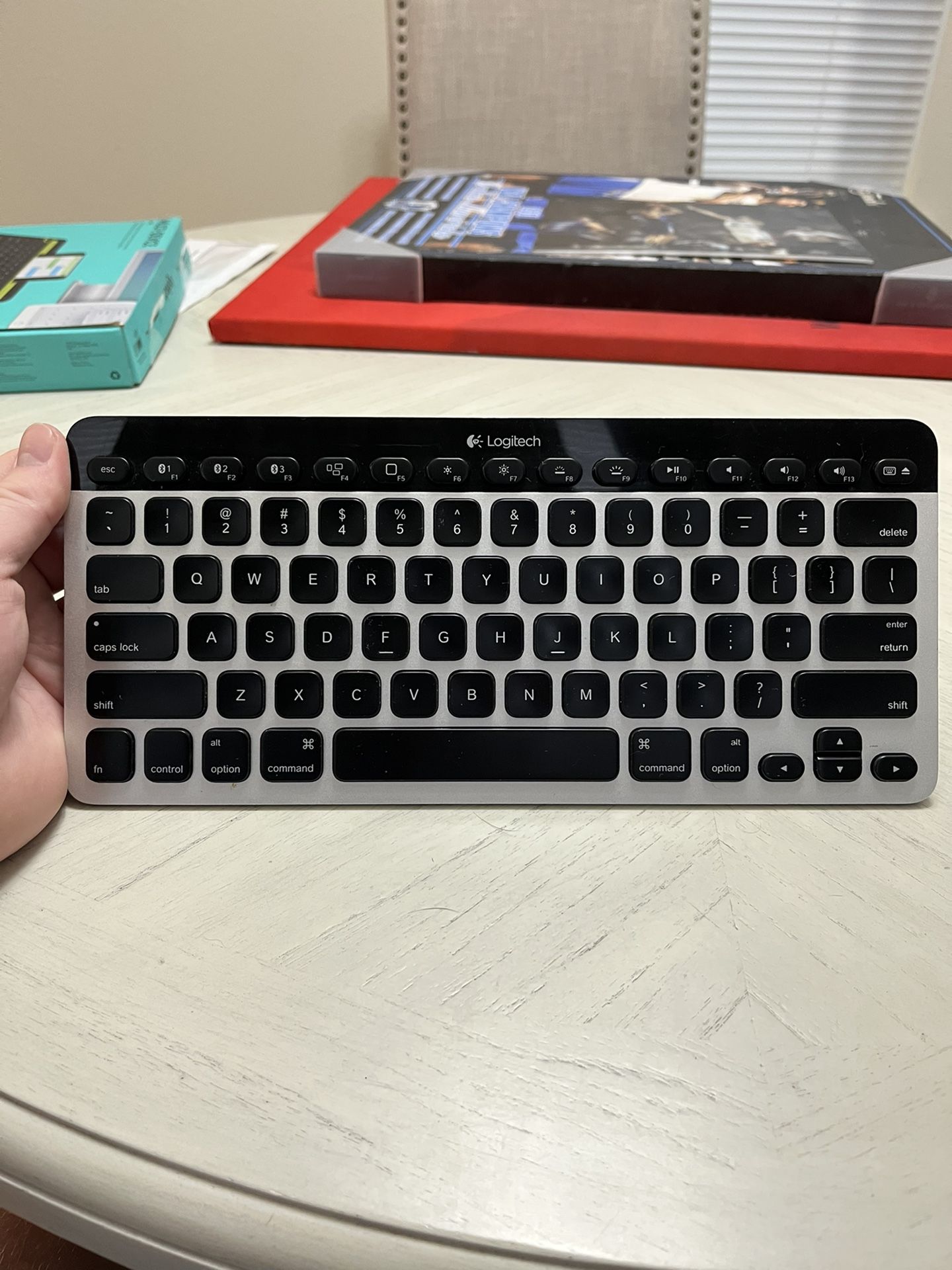 Logitech Wireless Bluetooth Easy-switch Keyboard