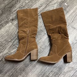 Boots (brown)