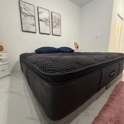 King Beautyrest Black Mattress + Base - Only 10 Months Old - Like New