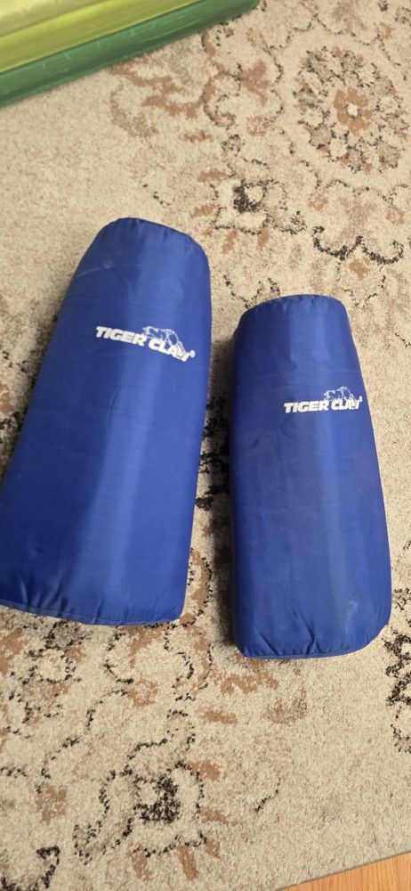 2 Sparring Pads Tiger Claw Martial Art Karate Pads Protecting Pads Shield
Shield pads
Karate pads
Vovinam pads
Martial arts pads
Kick boxing protect