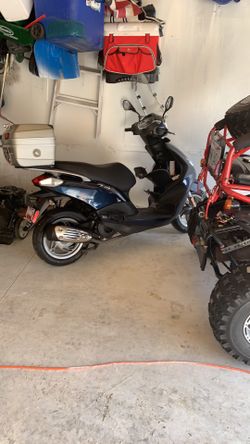 Piagio 2017 scooter/motorcycle