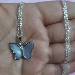925 Sterling Silver Chain With The Pendant/Cadena Con Dije De Mariposa De Plata 925 Con Opalo