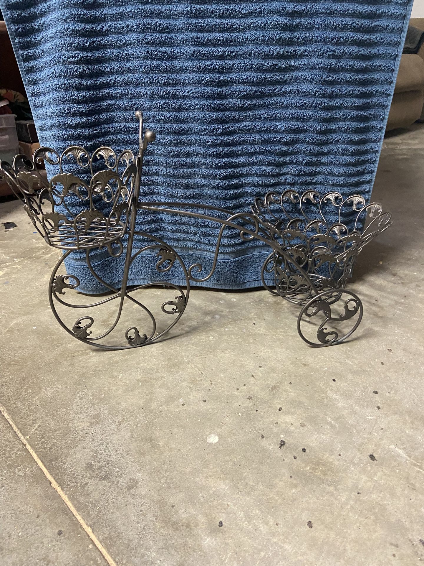 Metal Indoor/outdoor Tricycle Shaped Flower Pot Holder!