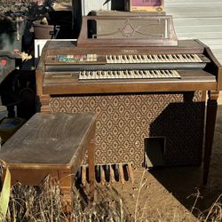 Vintage Wurlitzer Organ