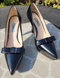 Authentic Prada Milano Black Leather Bow Platform Pumps Heels Size 40 – Made in Italy – Retail $995