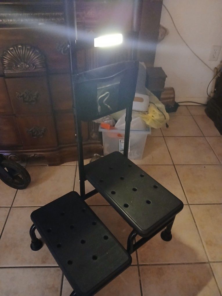 NEW 2-STEP STOOL/ HANDLE/SENSOR MODE