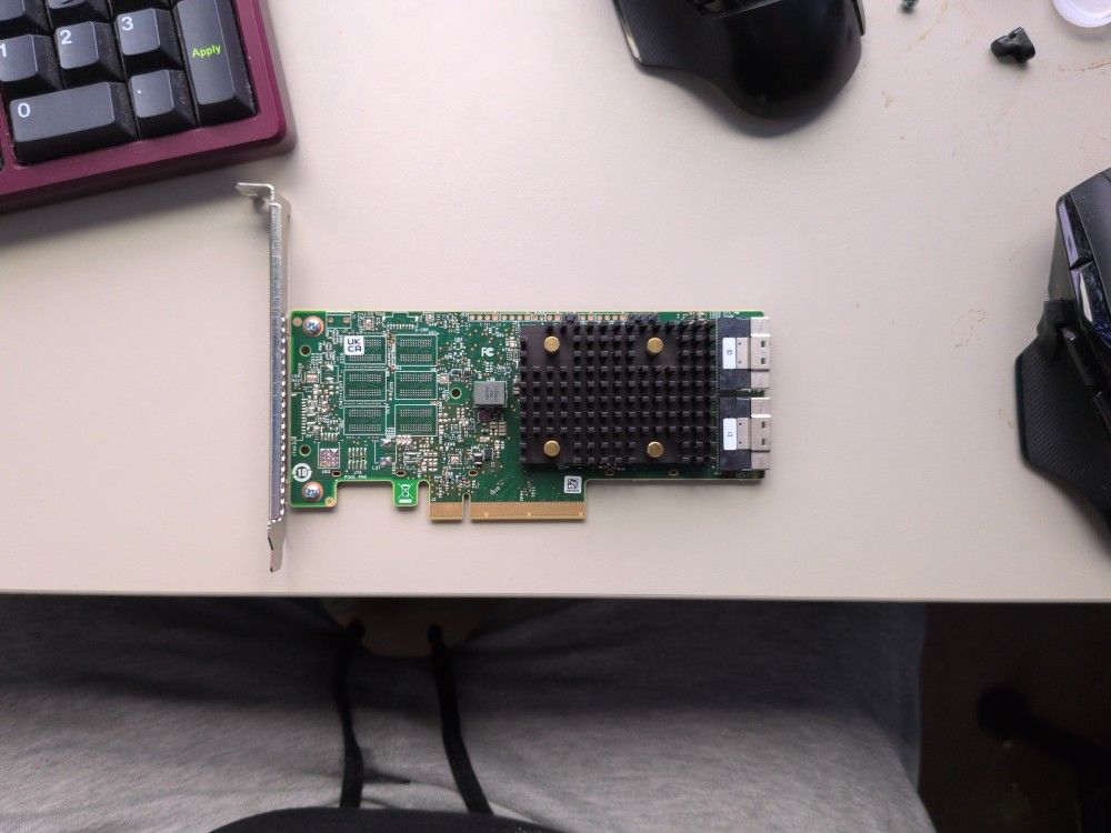 Broadcom 9500-16i 12Gb/s SAS-3 HBA IT Mode