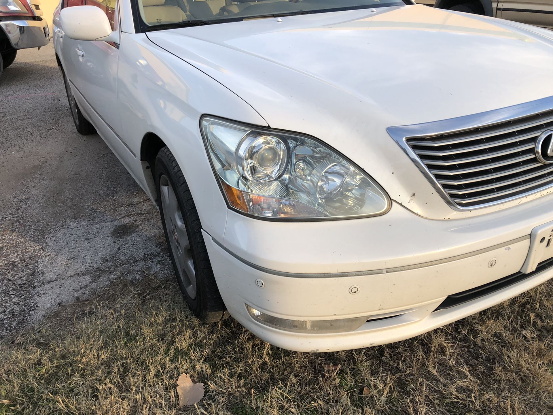 Lexus LS 430 headlight