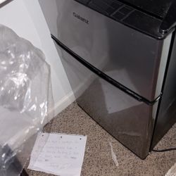 Mini Fridge 