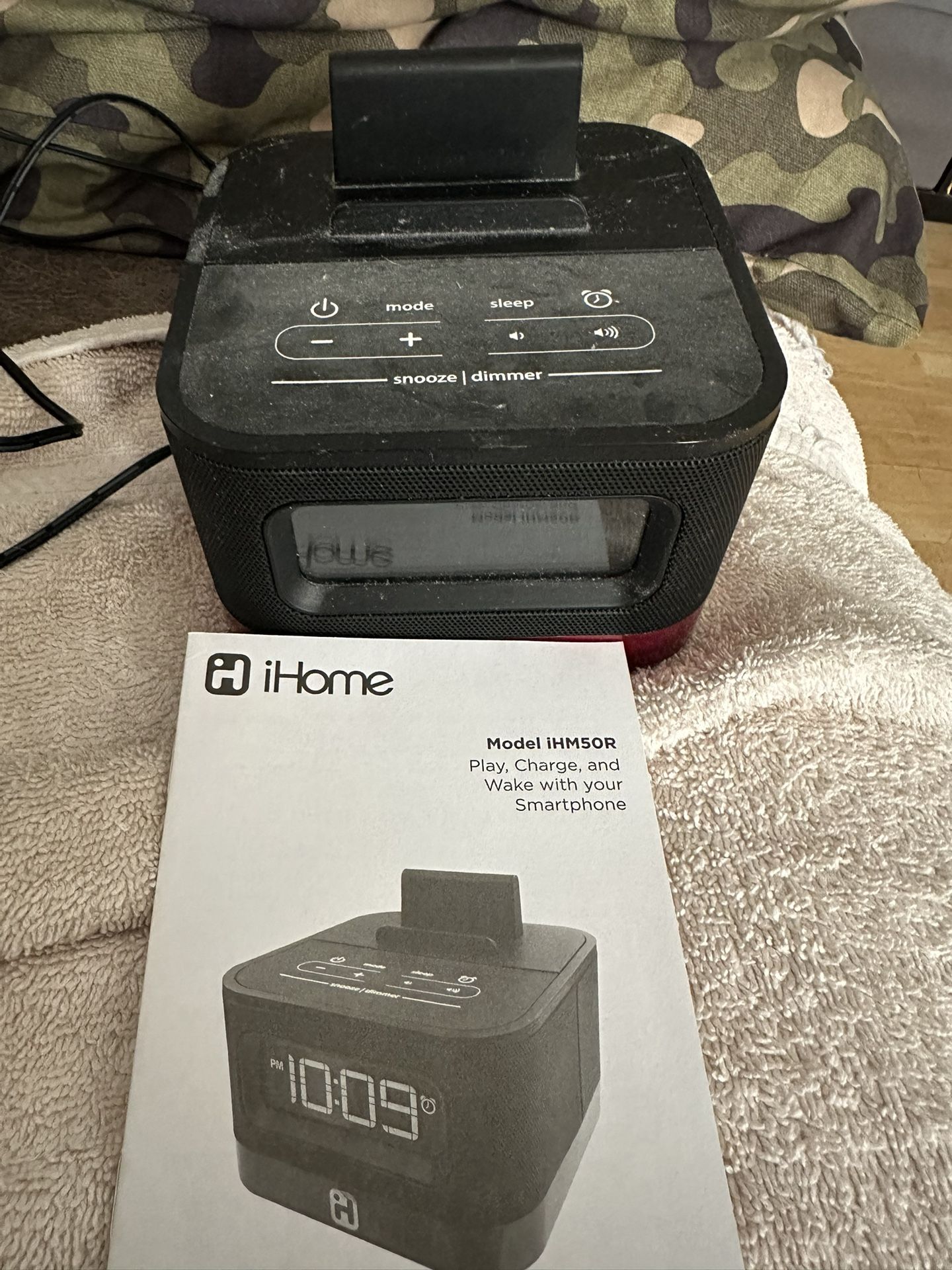 Ihome Clock Radio W Docking Station For Charging iPhone Or Other Device