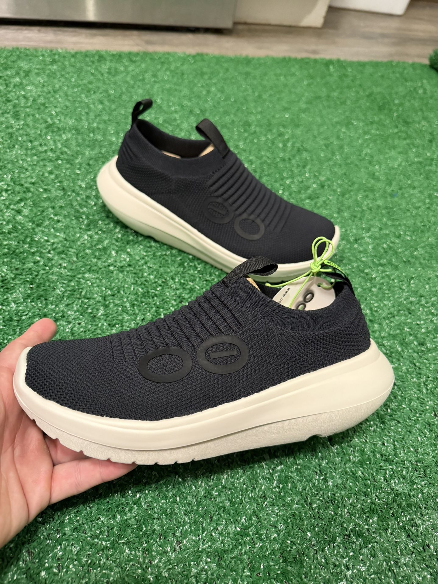 Brand New OOFOS OOmy Zen Chalk Black Women's Shoes size 8 $170 MSRP Black/Chalk