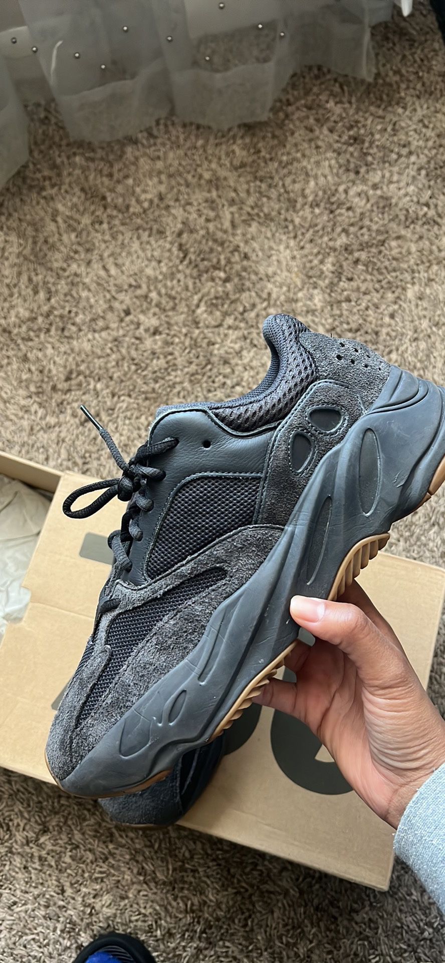 Yeezy 700 utility black gently worn men size 9.5 2019 pair