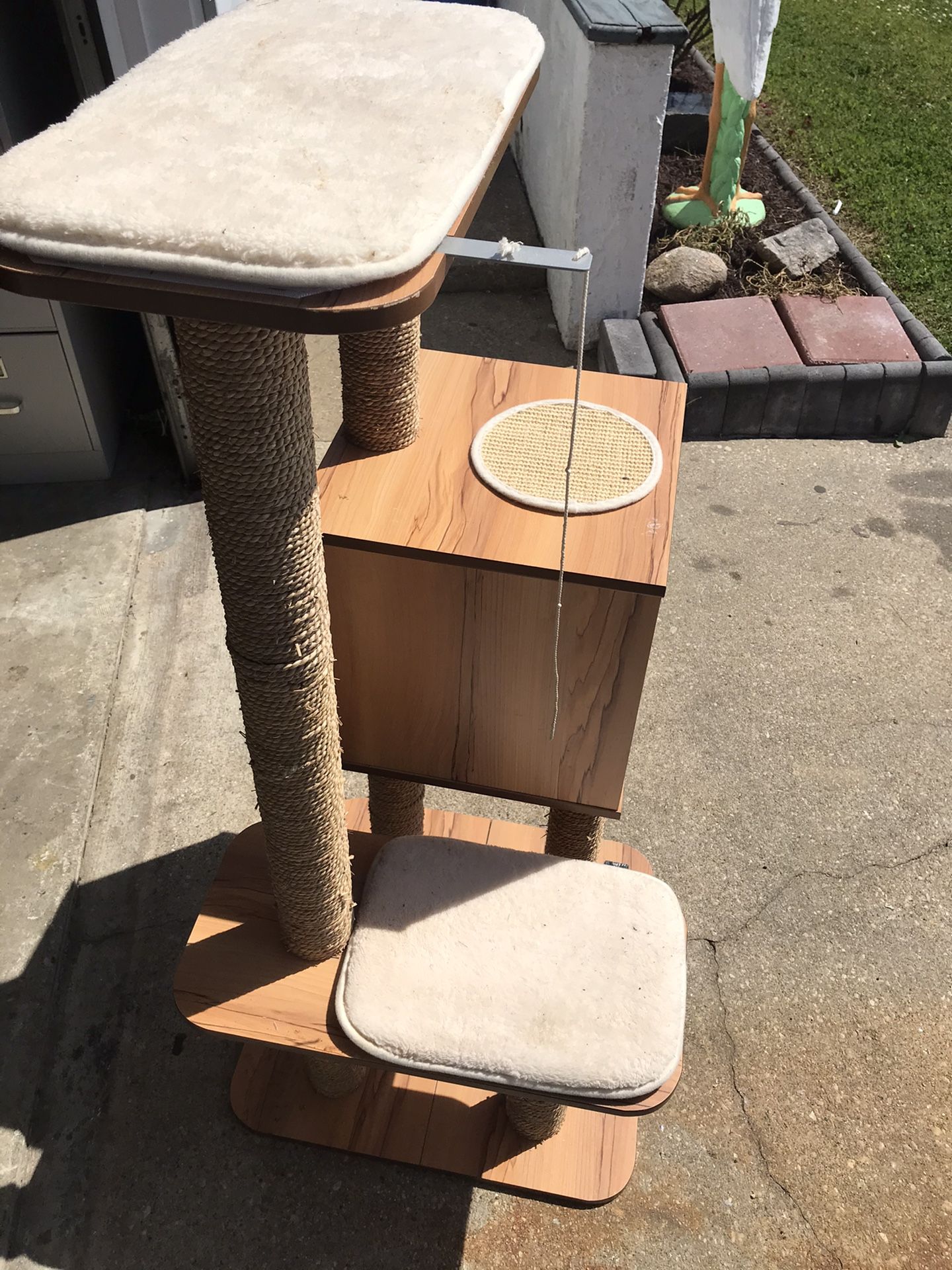 CAT SCRATCHER TOTEM