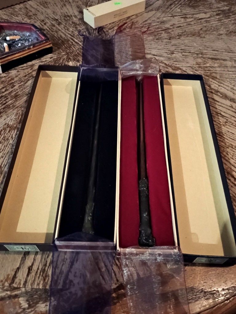 Harry Potter And Ron Weasley Magical Wands, Warner Brothers Entertainment 