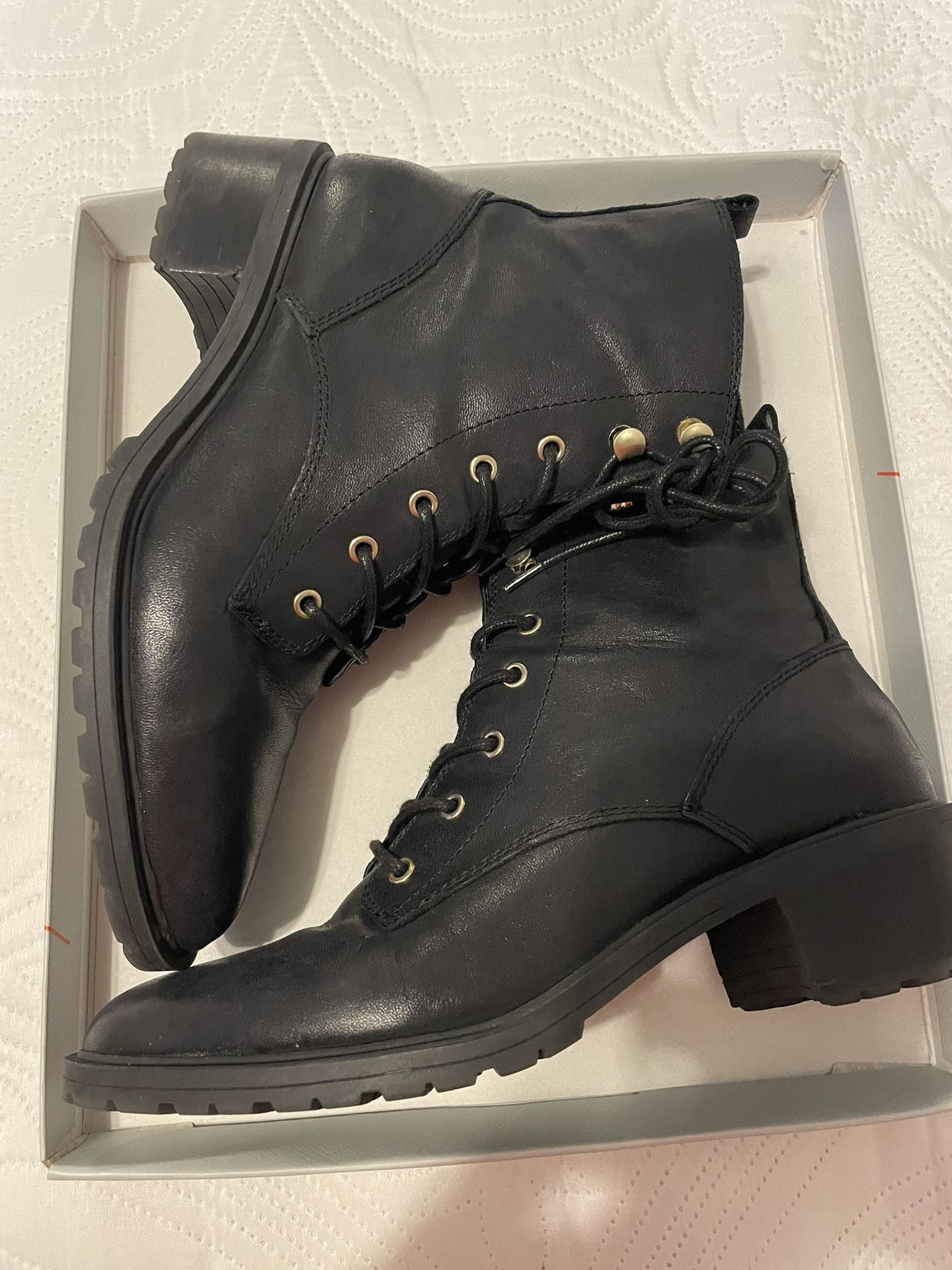 Black Boots 