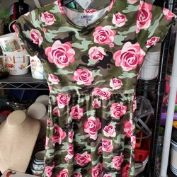 Girls Summer Floral Dress. Size 8