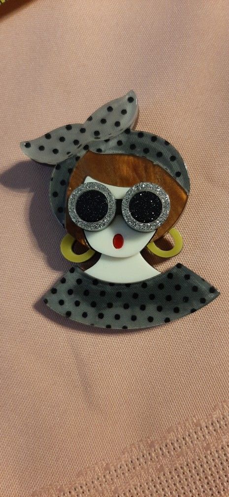 Brooch of a girl with Sunglasses