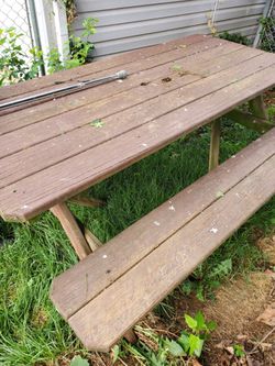 Picnic table