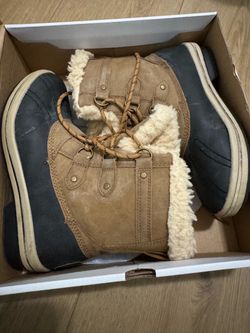 Lace-Up Winter Boots with Sherpa Lining