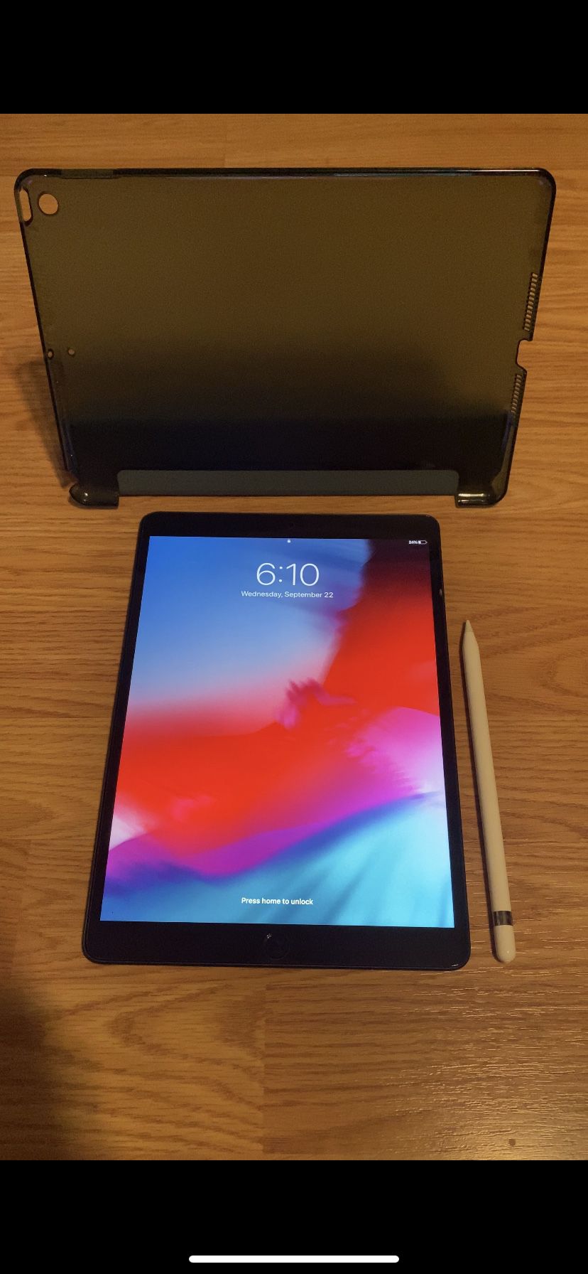 Apple iPad Air (3rd Gen) & Apple Pencil (1st Gen) (600$+ Value)