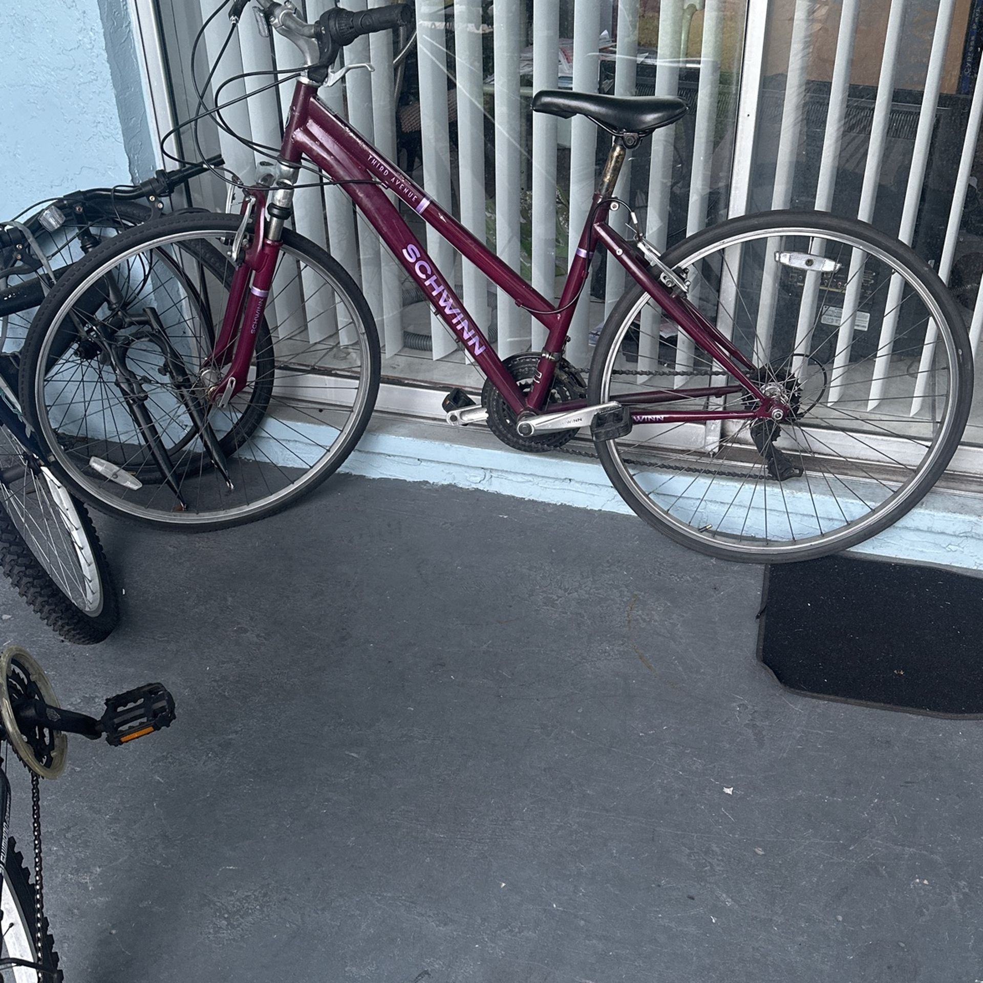 Ladys 29 Hinches Schwinn Bike Good Shape Like It Is