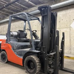 TOYOTA 5500 lb forklift Single double, side shift for sale 