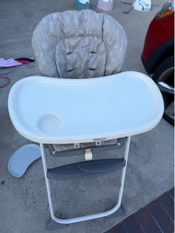 Graco High Chair and bath tub
