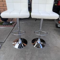 2 Bar Stools