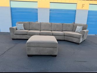 Beige Sectional Couch With Storage Ottoman 🚚🚛 Free Delivery 🚚🚛
