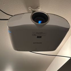  Projector (Epson)  ++Screen @110 Inches (included Brand New Back Up Bulb) 