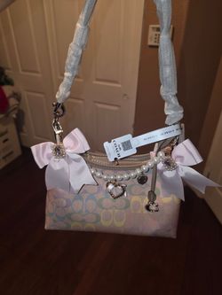 Beautiful pink handbags 💕
