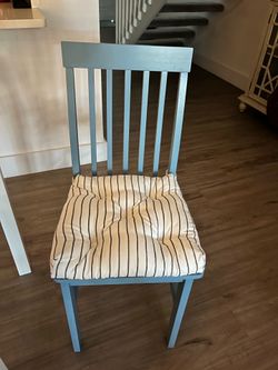 Modern White Dining Table & 4 Blue Chairs – Great Condition