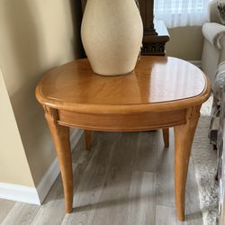 2 Wooden Side End Tables 