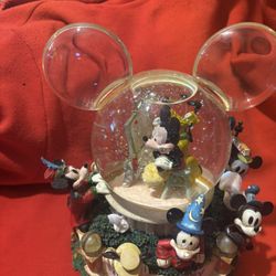 Mickey Mouse Snow globe 