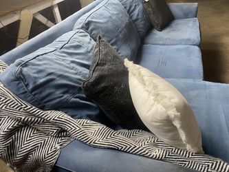 Ocean blue Ashley furniture sectional!$150 investment