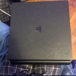Selling PS4 Good Condition 