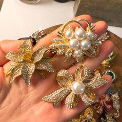 Set of 3 Elegant Gold Crystal & Pearl Brooches – Bow, Lily & Flower Design