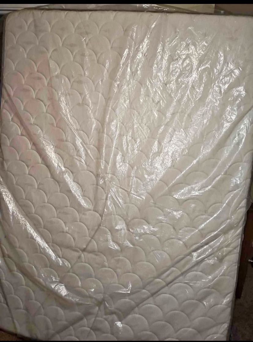 Des nouveaux lits et matelas sont disponibles avec un bon prix.