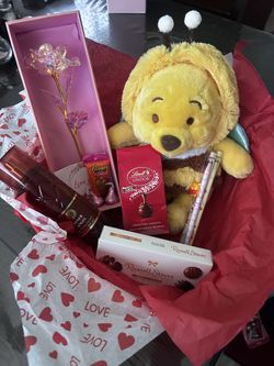 Winnie The Pooh Valentines Day Basket 💕💕