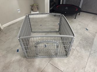 Dog pen 3‘ x 3‘ and 2 feet tall