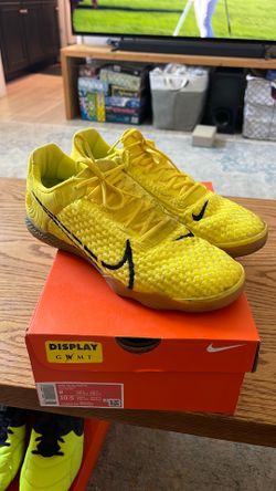 Nike ReactGato size 9 indoor soccer shoes cleats