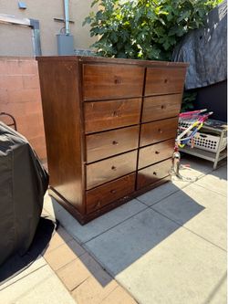 Dresser