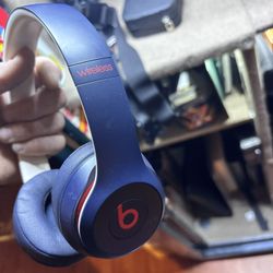 Apple Dre Beats Solo3 Mint Condition .