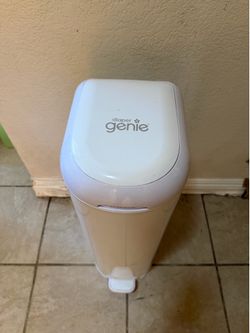 Diaper Genie Platinum Pail Hands-free odour-locking diaper pail (white)